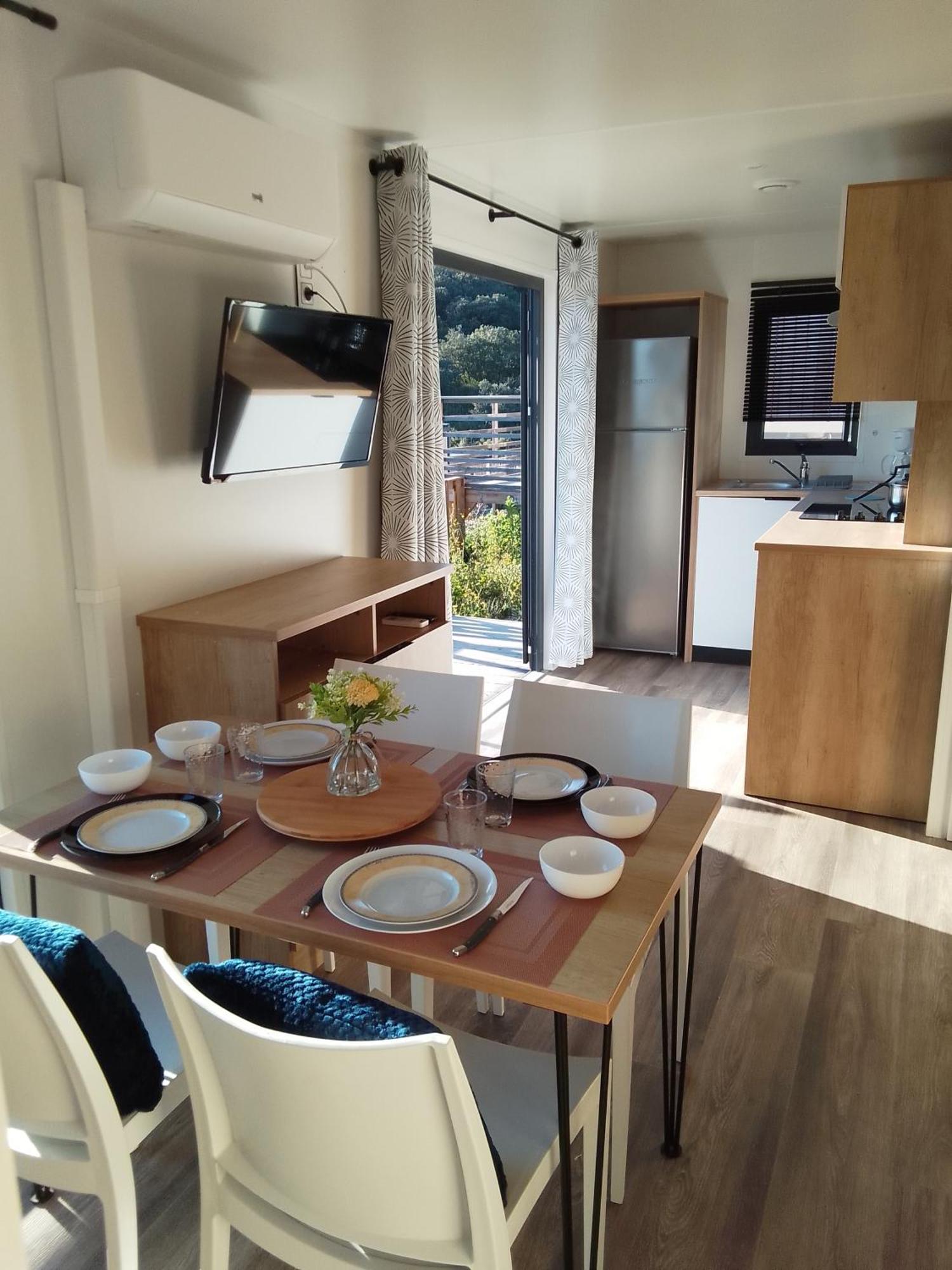 Camping Les Lodges Du Lagon Calvisson Εξωτερικό φωτογραφία