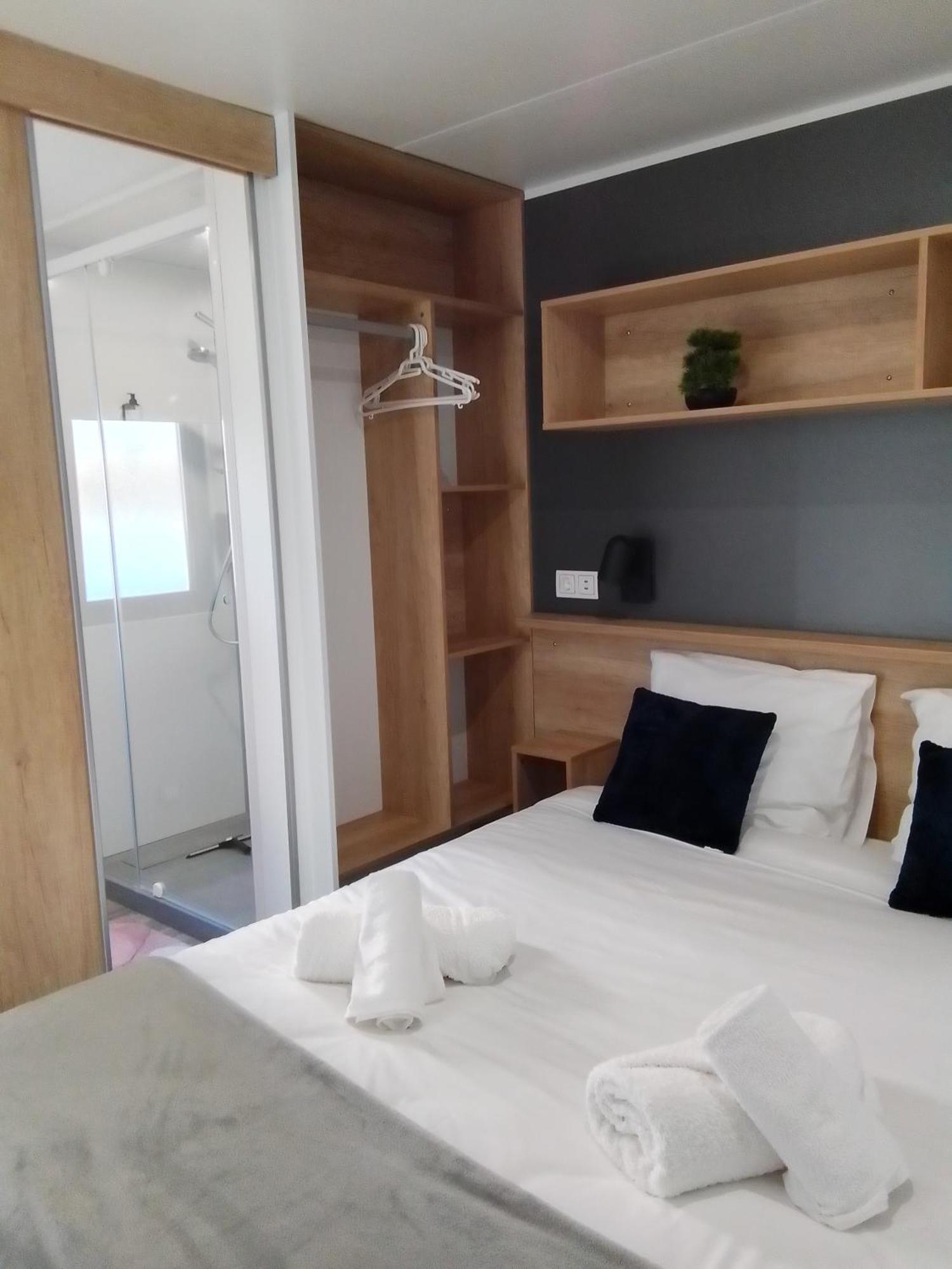Camping Les Lodges Du Lagon Calvisson Εξωτερικό φωτογραφία
