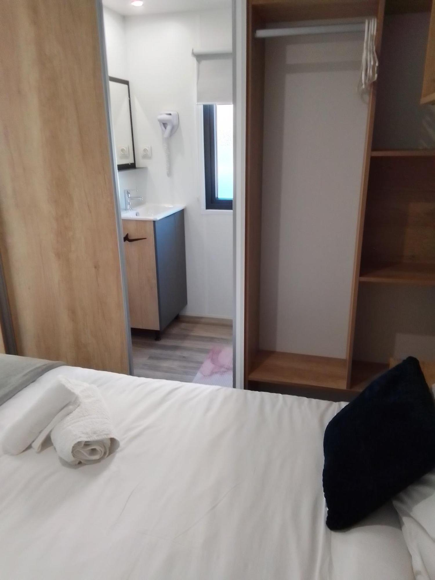 Camping Les Lodges Du Lagon Calvisson Εξωτερικό φωτογραφία